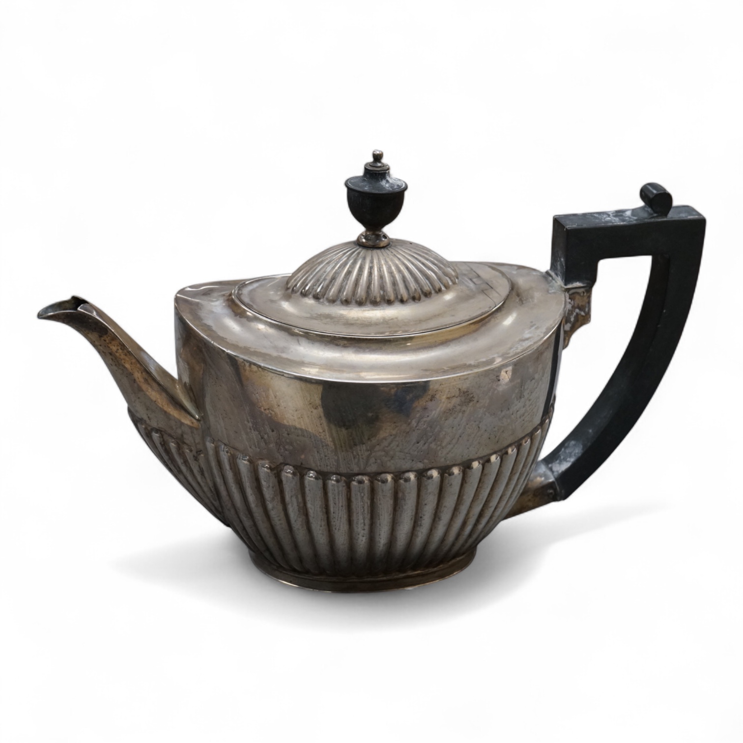 An Edwardian demi-fluted silver oval teapot, by Goldsmiths & Silversmiths Co Ltd, London, 1901, gross 18.8oz.